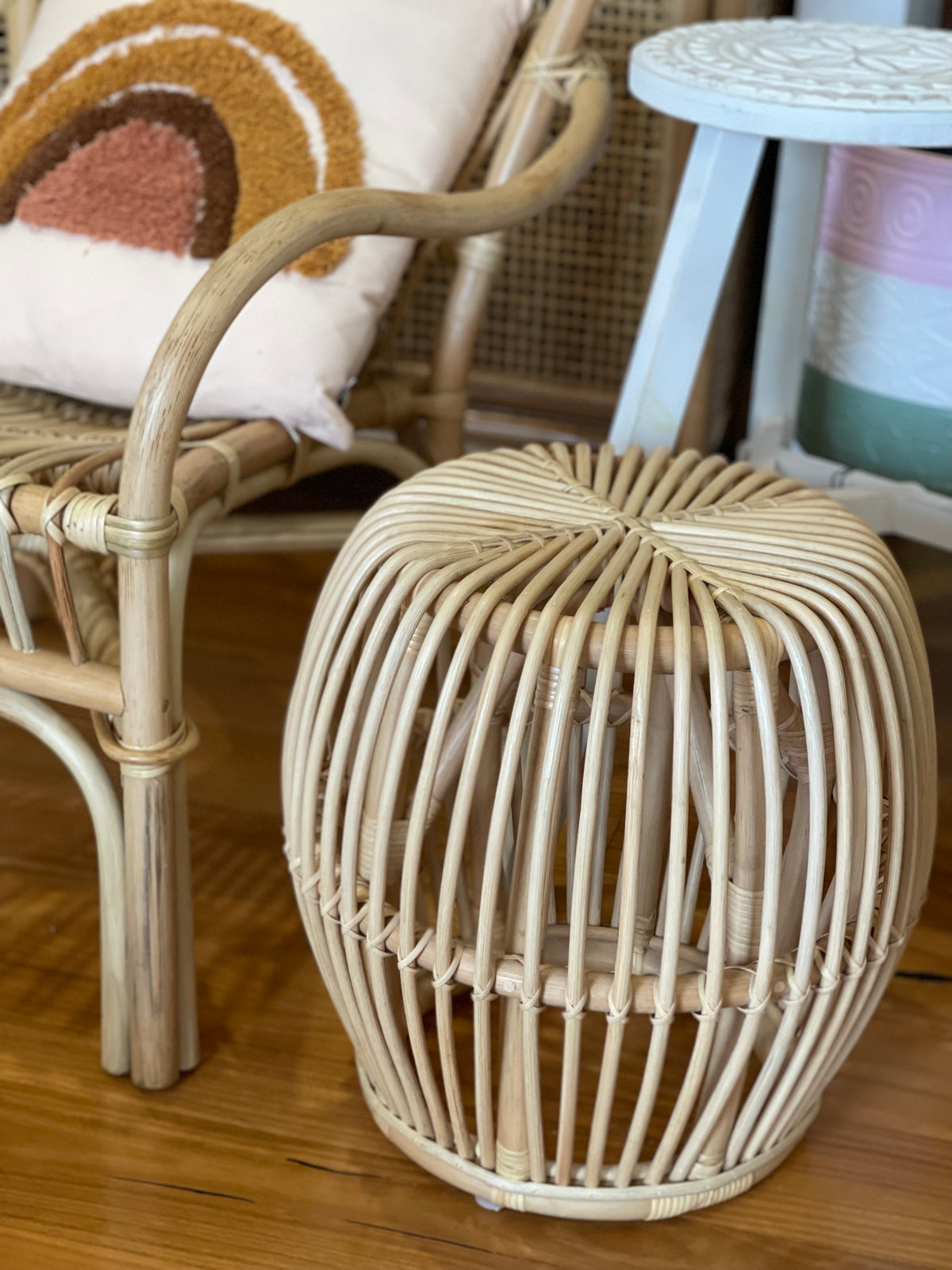 Rattan coffee table/plant stand (Pick Up)